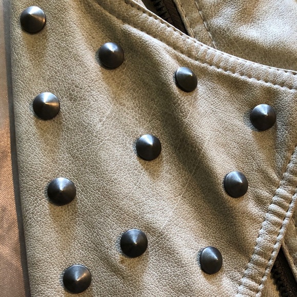 DAYTRIP LEATHER VEST - Picture 4 of 6